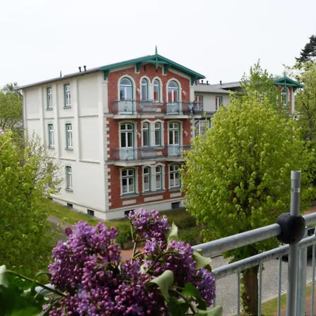 Fürstenhof - Karoline Graal-Mueritz
